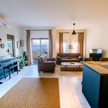 Stylish Modern Hideout In Апартаменты Каш